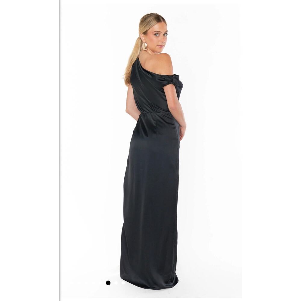 $198 Show me your Mumu black satin Jodie Dress
Size XXL
tried on never worn - Picture 2 of 5